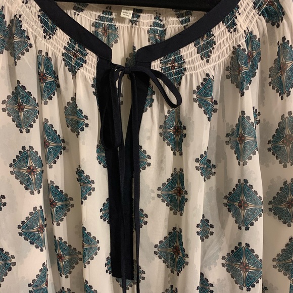 Beautiful Aztec print tunic top. - Picture 3 of 4